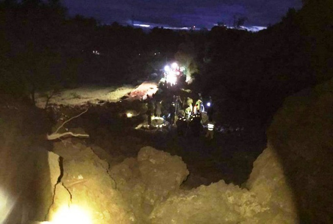 Nine dead following Hoa Binh landslide - 2