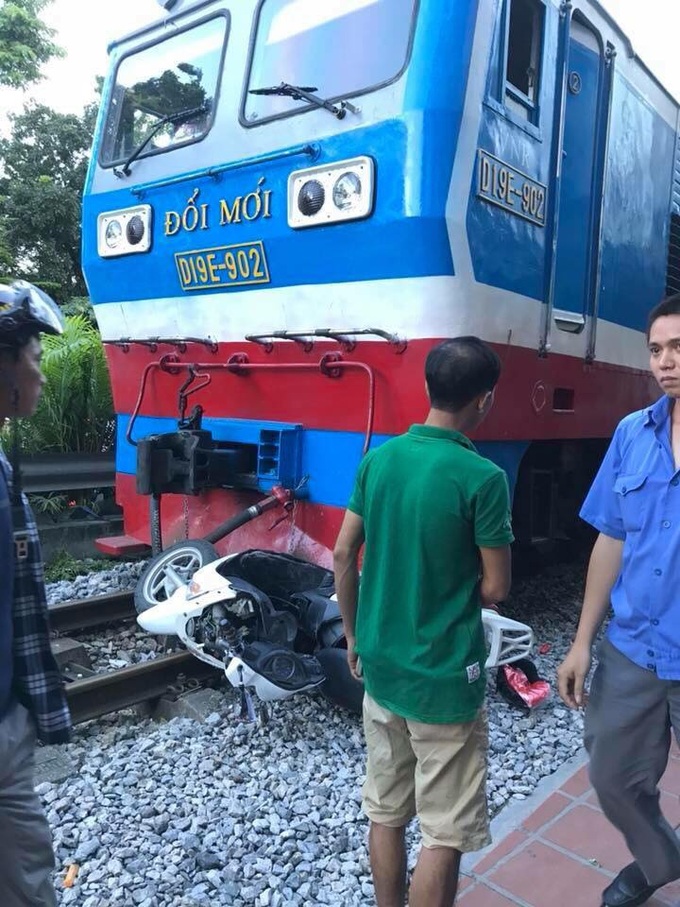 Pedestrian hit by Hanoi train dies - 2 Pedestrian hit by Hanoi train dies - 2