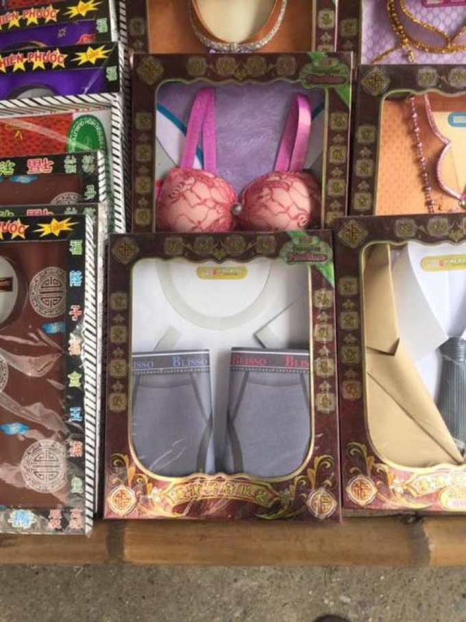 Ancestors get life-size paper cars and motorbikes on July festival - 7 Ancestors get life-size paper cars and motorbikes on July festival - 7