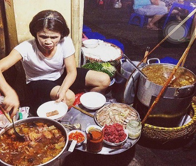 Hanoi night Pho vendor - 1