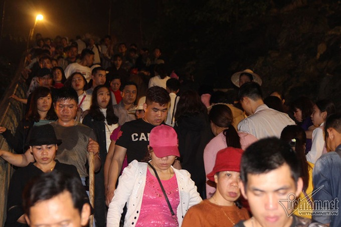 Pilgrims flock to Perfume Pagoda after Tet - 2 Pilgrims flock to Perfume Pagoda after Tet - 2