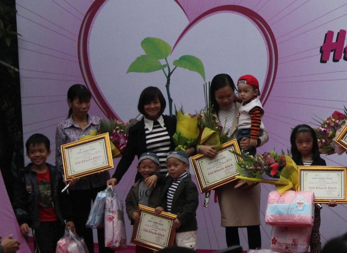 Rice and other necessities donated to disadvantaged children - 2