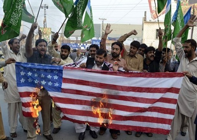 Pakistan steps up rhetoric over lethal NATO raid - 1