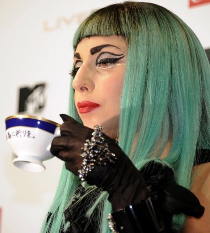 Lady Gaga teacup hits $50,000 and rising in Japan - 1