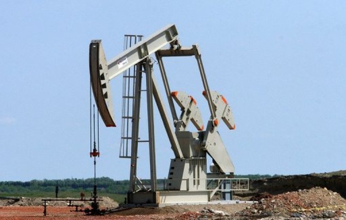 Oil prices fall on weak China data, Europe woes - 1