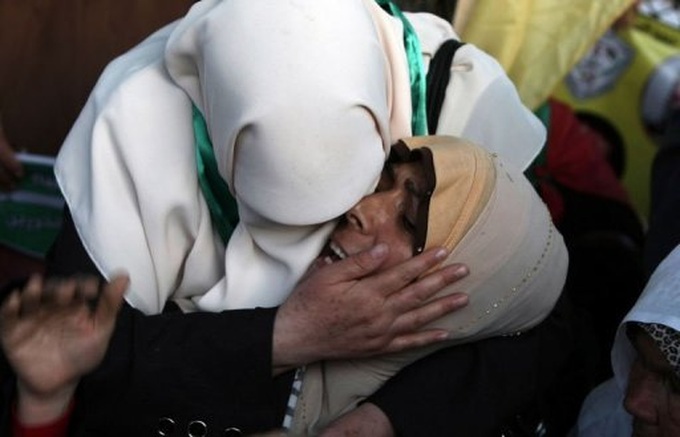 Prison hunger strikers end mass fast in deal with Israel - 1