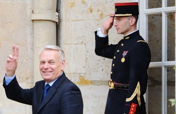 New French government to take a pay cut - 1