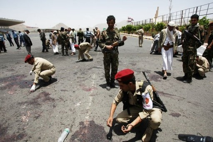 Yemen vows to fight as Qaeda bomber kills 96 troops - 1