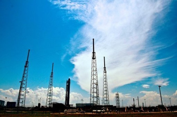 SpaceX blasts off to space station in historic first - 1 SpaceX blasts off to space station in historic first - 1