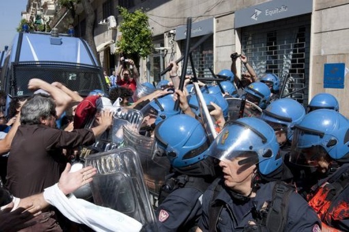 War on tax evasion squeezes crisis-hit Italians - 1