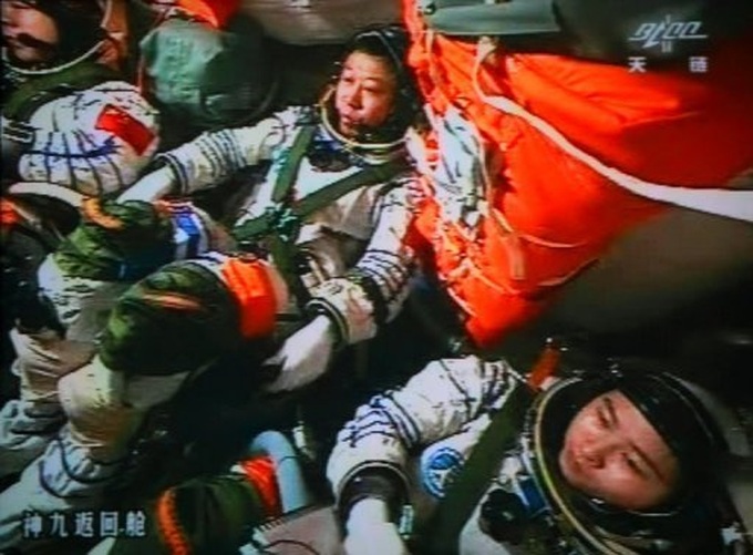Three Chinese astronauts return to Earth - 1
