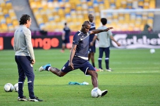 Italy bid to topple Spain as European kings - 1