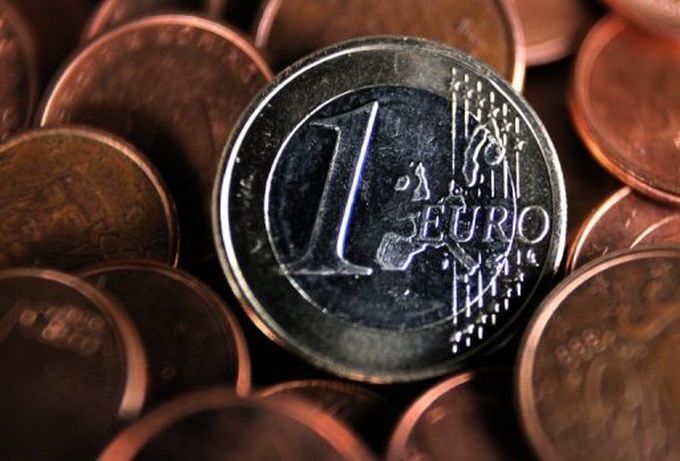 Euro ministers under pressure to make progress - 1