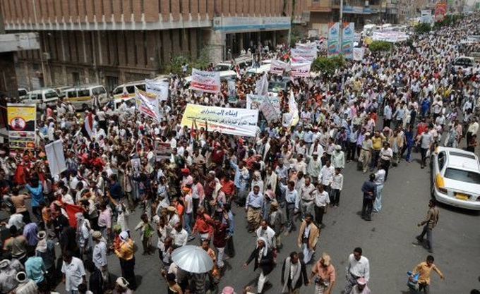 Seven killed in Yemen blasts - 1