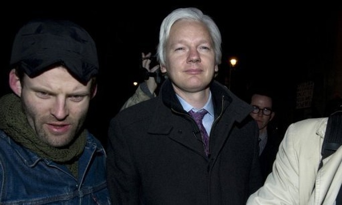 Police guard Ecuador embassy ahead of Assange decision - 1