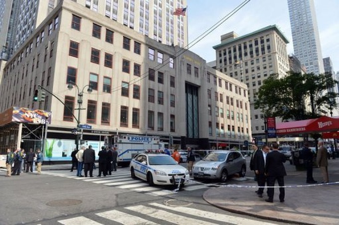 11 hit in Empire State Building shoot-out - 1