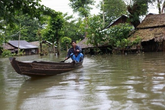 Tens of thousands flee Myanmar floods: government - 1