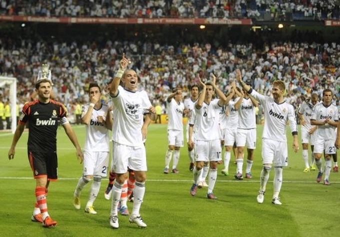 Football: Madrid beat Barca 2-1 to lift Spanish Super Cup - 1