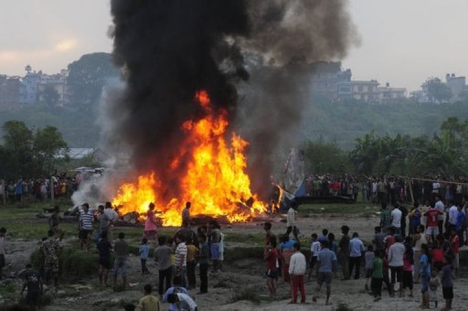 19 killed as Everest-bound plane goes down in flames - 1 19 killed as Everest-bound plane goes down in flames - 1
