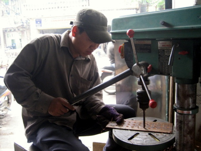 Vietnam companies dragged down by old technology - 1