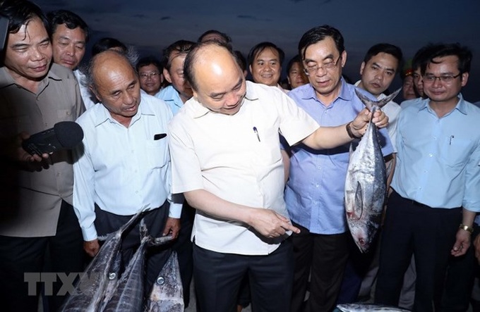 PM visits fishermen in Thua Thien-Hue, Quang Tri provinces - 1