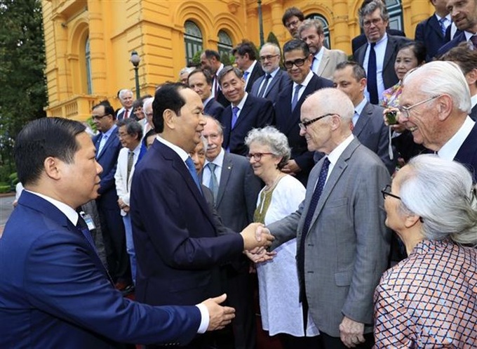 President meets Vietnamese, foreign scientists - 1