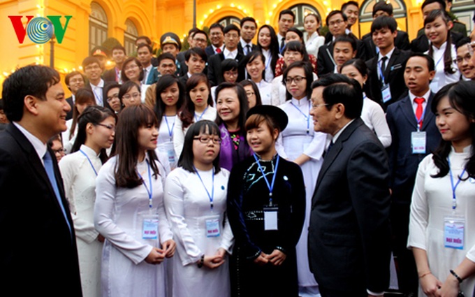 President Sang meets outstanding students - 1