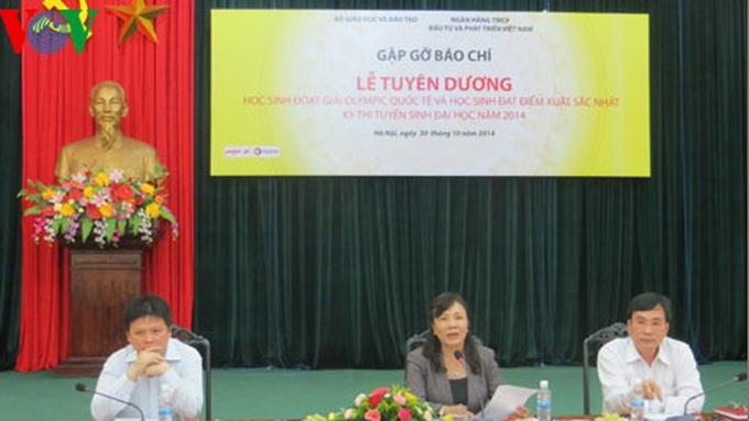 Hanoi to honour outstanding students - 1
