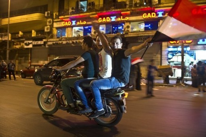 West calls for elections after Egypt's Morsi ousted - 1