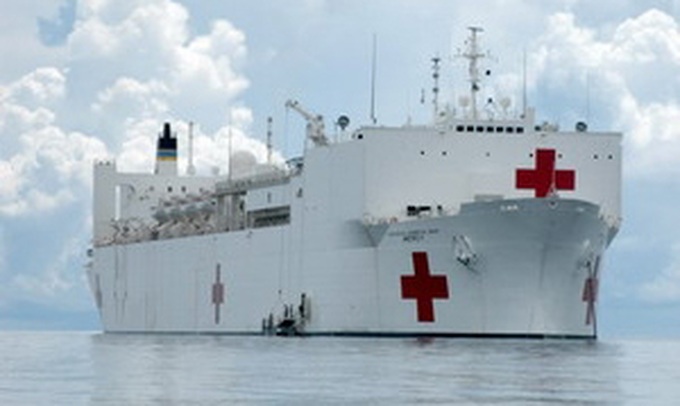 US hospital ship calls at Cua Lo port - 1