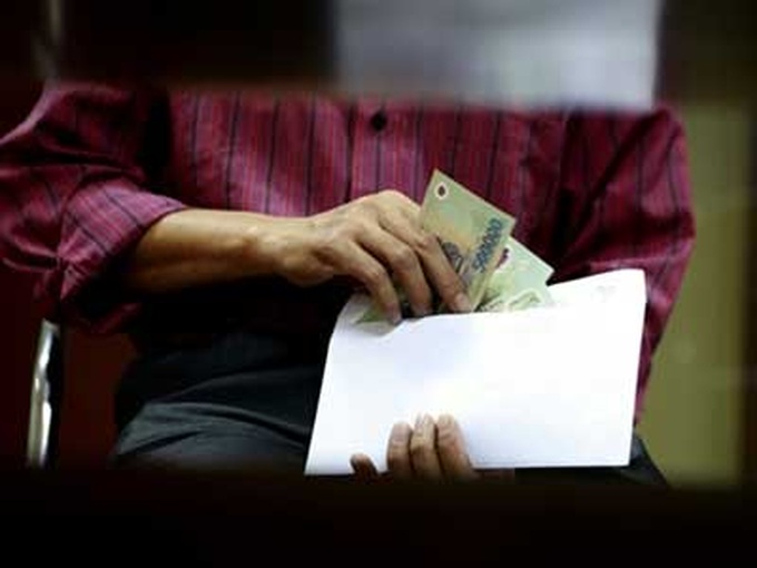 Corruption complaints at odds with official stance of bribe-free Tet - 1