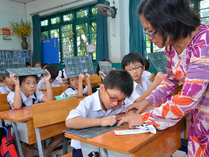 Year of the "golden pig" poses problems for HCM City schools - 1