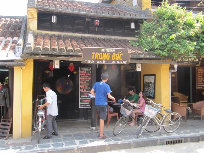 Chefs to test skills of cooking Cao Lầu - 1