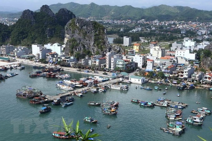 Quang Ninh serves 9.2 million tourists in 8 months - 1