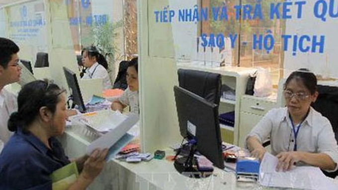 Over 900 granted Vietnamese citizenship - 1 Over 900 granted Vietnamese citizenship - 1