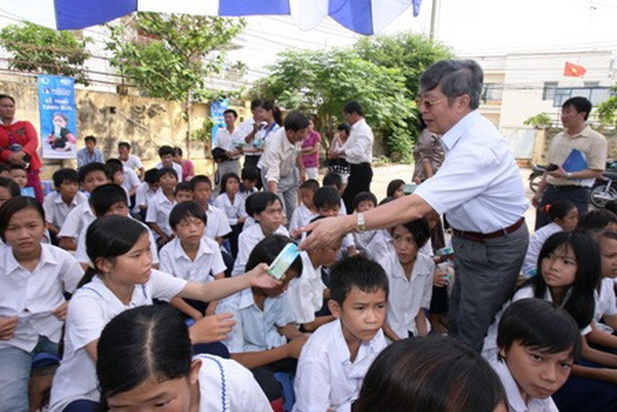 16,000 poor children to get free milk - 1 16,000 poor children to get free milk - 1