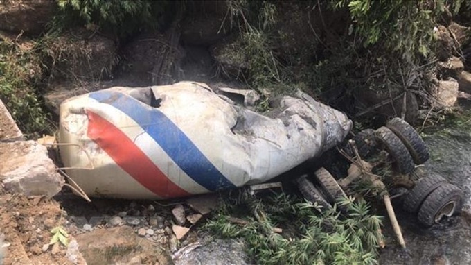 Concrete mixer truck-car crash kills 13 in Lai Chau - 1