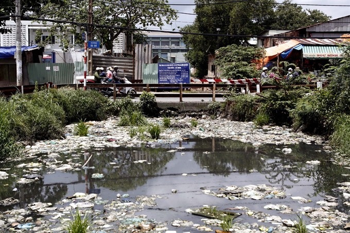 Industrial waste pollutes HCM City - 1 Industrial waste pollutes HCM City - 1