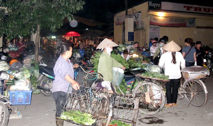 Vegetable traders take advantage of farmers - 1 Vegetable traders take advantage of farmers - 1