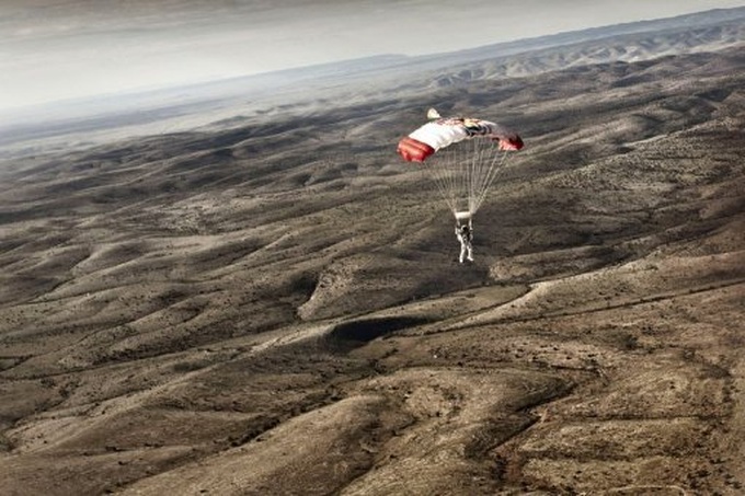 Austrian daredevil eyes new space jump at weekend - 2