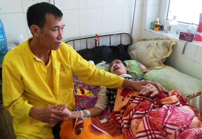 Cancer father takes care of encephalitis daughter - 1 Cancer father takes care of encephalitis daughter - 1