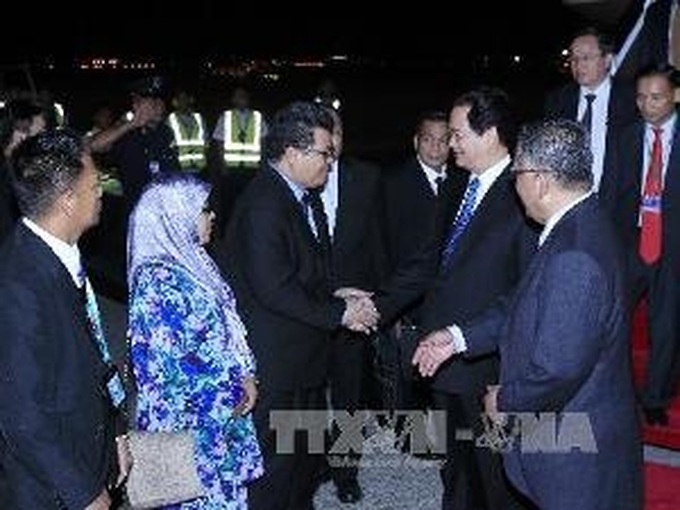 Prime Minister Nguyen Tan Dung arrives in Brunei - 1