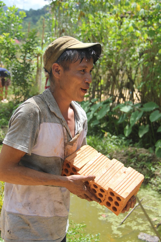 “Forest men” happy with new homes - 3 “Forest men” happy with new homes - 3