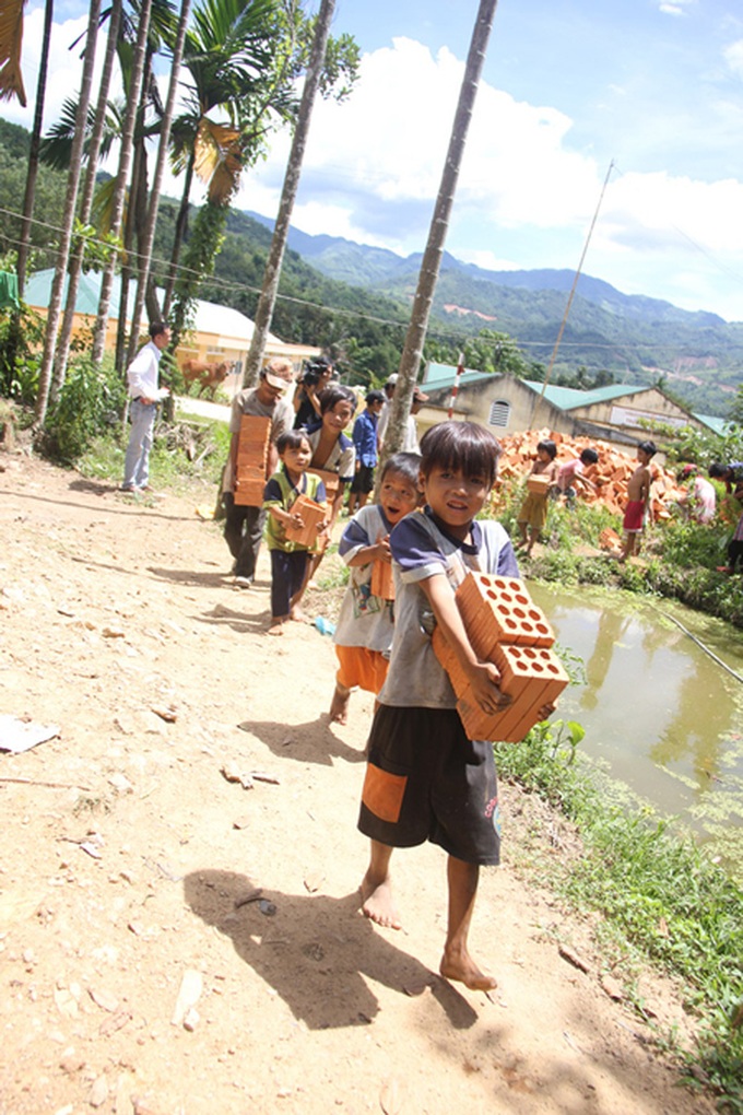 “Forest men” happy with new homes - 7 “Forest men” happy with new homes - 7