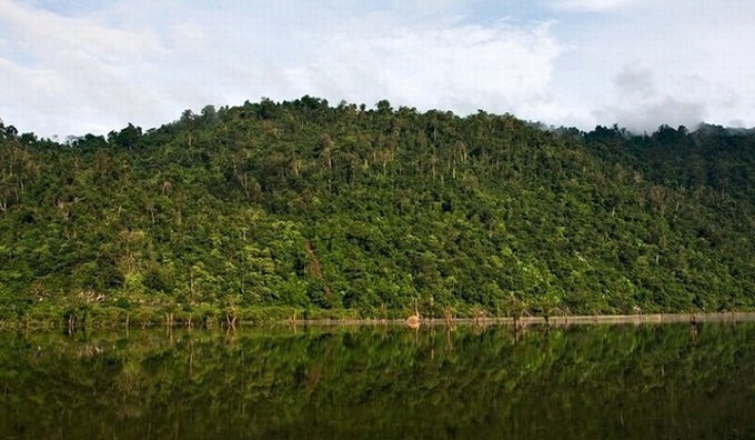 Charming beauty of Noong Lake in Ha Giang - 6