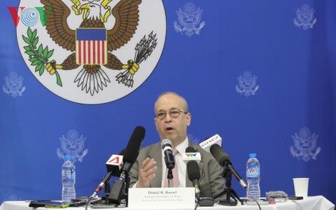 Obama ponders decision on lifting Vietnam arms ban - 1