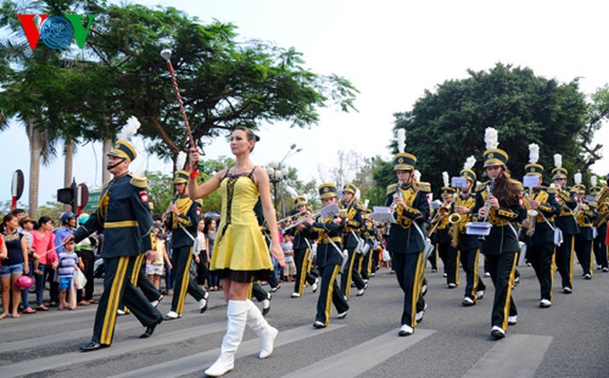 Hue spotlighted in colourful roadshow - 10 Hue spotlighted in colourful roadshow - 10