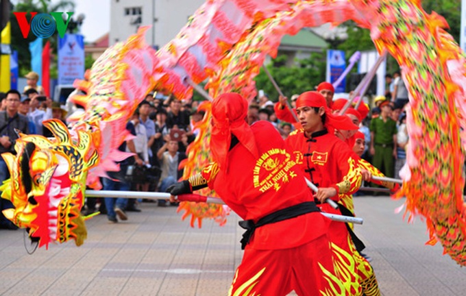 Hue spotlighted in colourful roadshow - 3 Hue spotlighted in colourful roadshow - 3