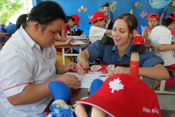 Canadian Navy officers visit AO children in Danang - 2 Canadian Navy officers visit AO children in Danang - 2