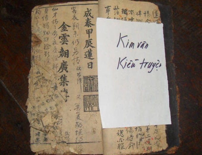 Thanh Hoa old book collection in desperate need of preservation - 2 Thanh Hoa old book collection in desperate need of preservation - 2